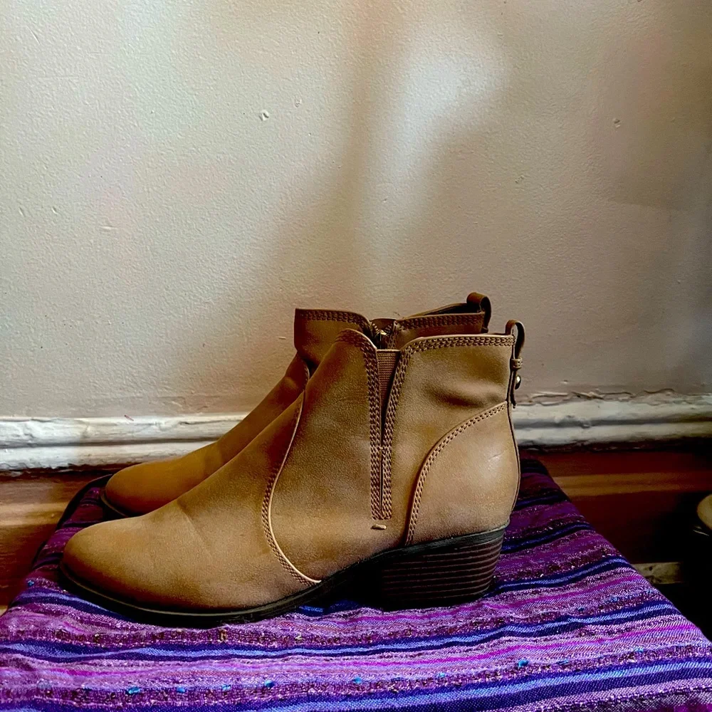 Mini heel boot - Picture 2 of 3